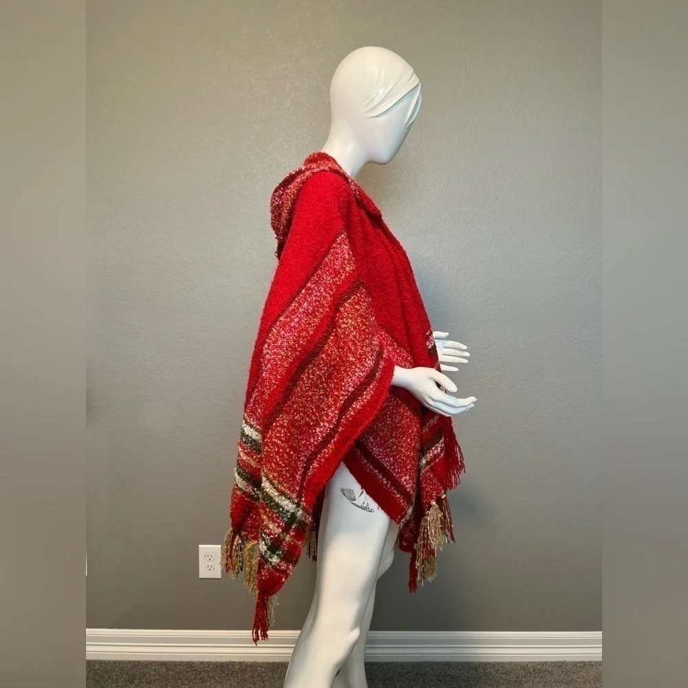NWT SIMPLY NOELLE Red Hooded Shawl Poncho Wrap